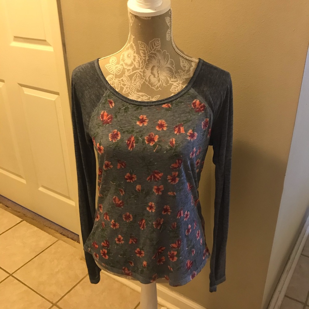 Cute Floral Top - Picture 2 of 3
